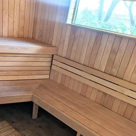 Lägenhet Luxurious, Spacious Apartment, Sauna Included